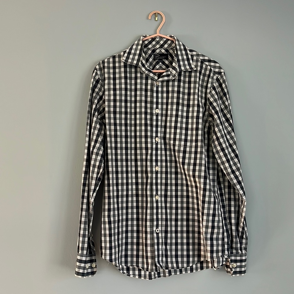Gap plaid button downing sleeve shirt